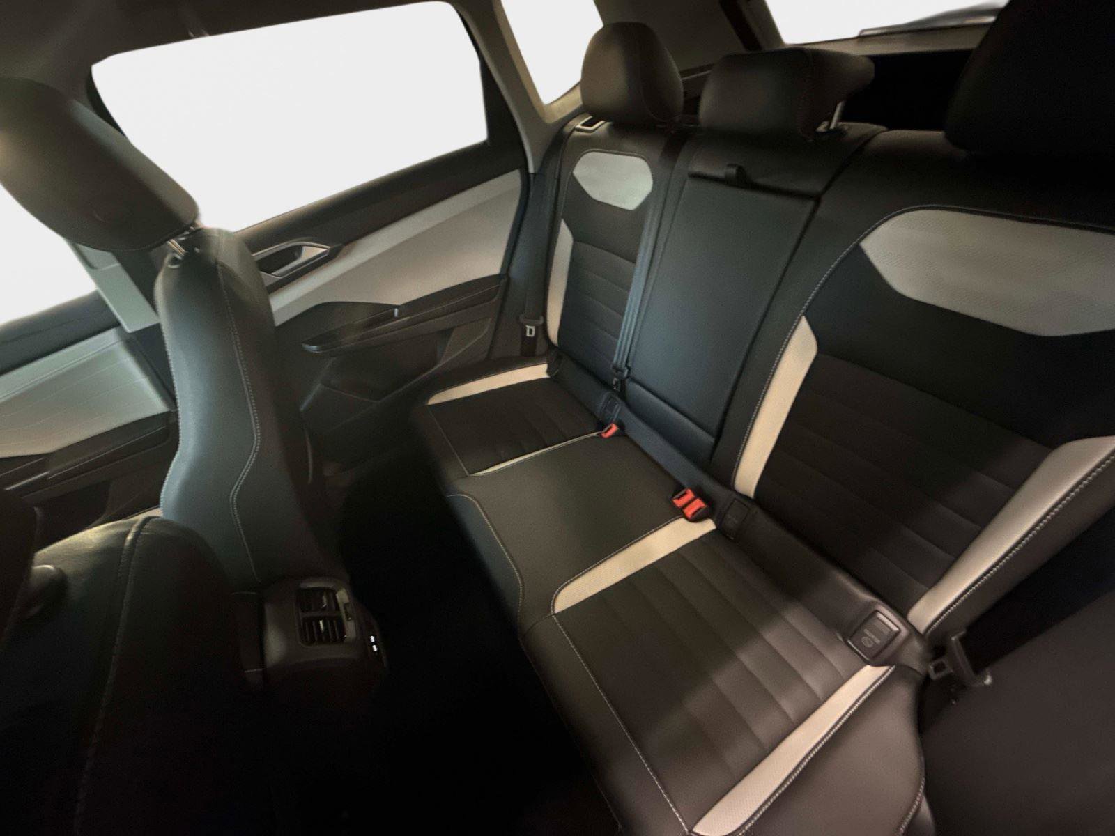 New 2026 Volkswagen Taos SEL image 11