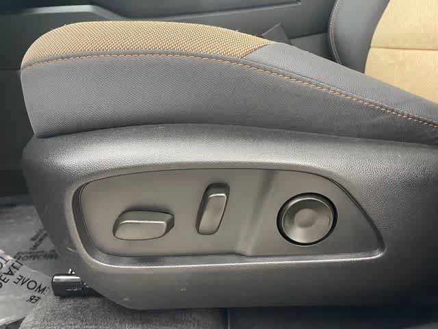 Certified 2025 Chevrolet Equinox ACTIV w/ Safety and Technology Package AWD/4WD image 11