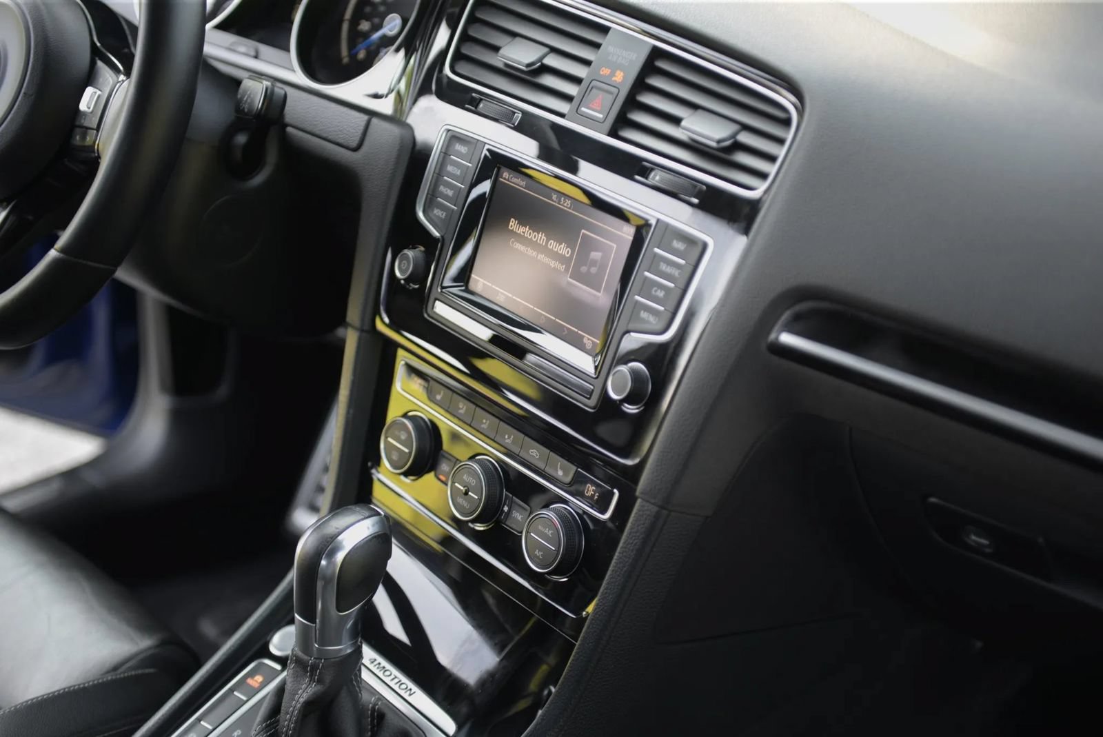Used 2015 Volkswagen Golf R 4-Door AWD/4WD image 40
