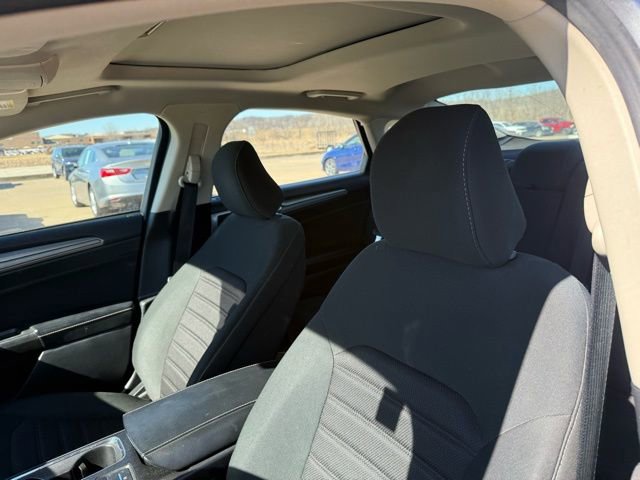 Used 2020 Ford Fusion SE image 11