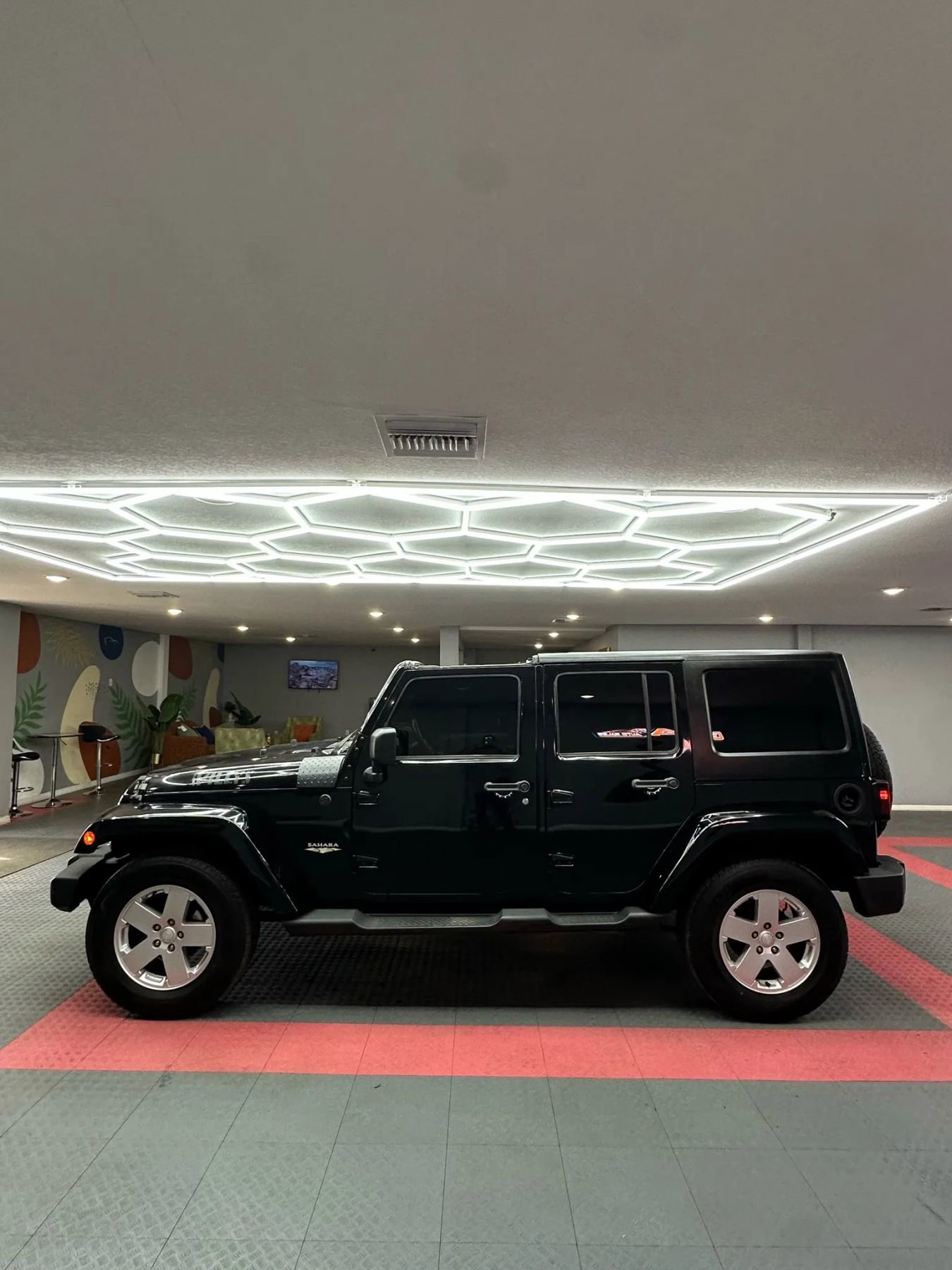Used 2012 Jeep Wrangler Unlimited Sahara w/ Dual Top Group AWD/4WD image 4