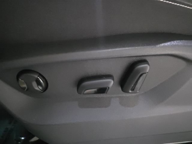 Used 2025 Volkswagen Atlas SE image 14