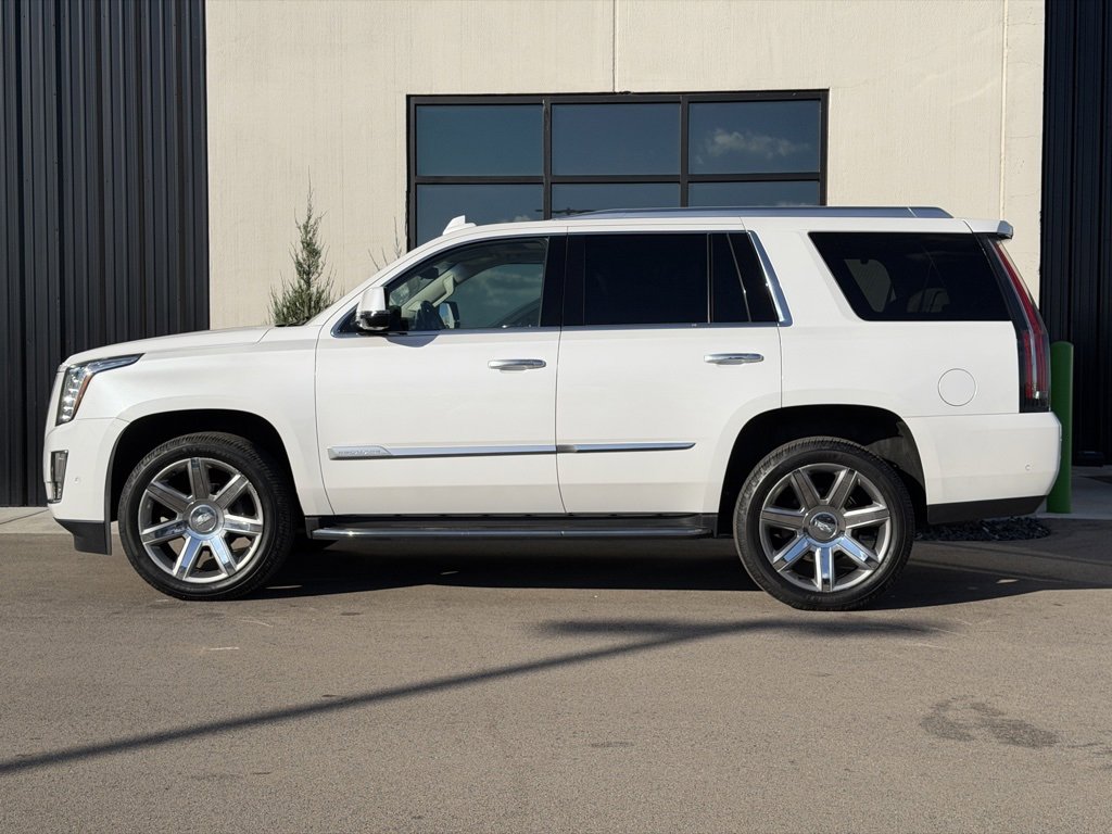 Used 2018 Cadillac Escalade Luxury image 2