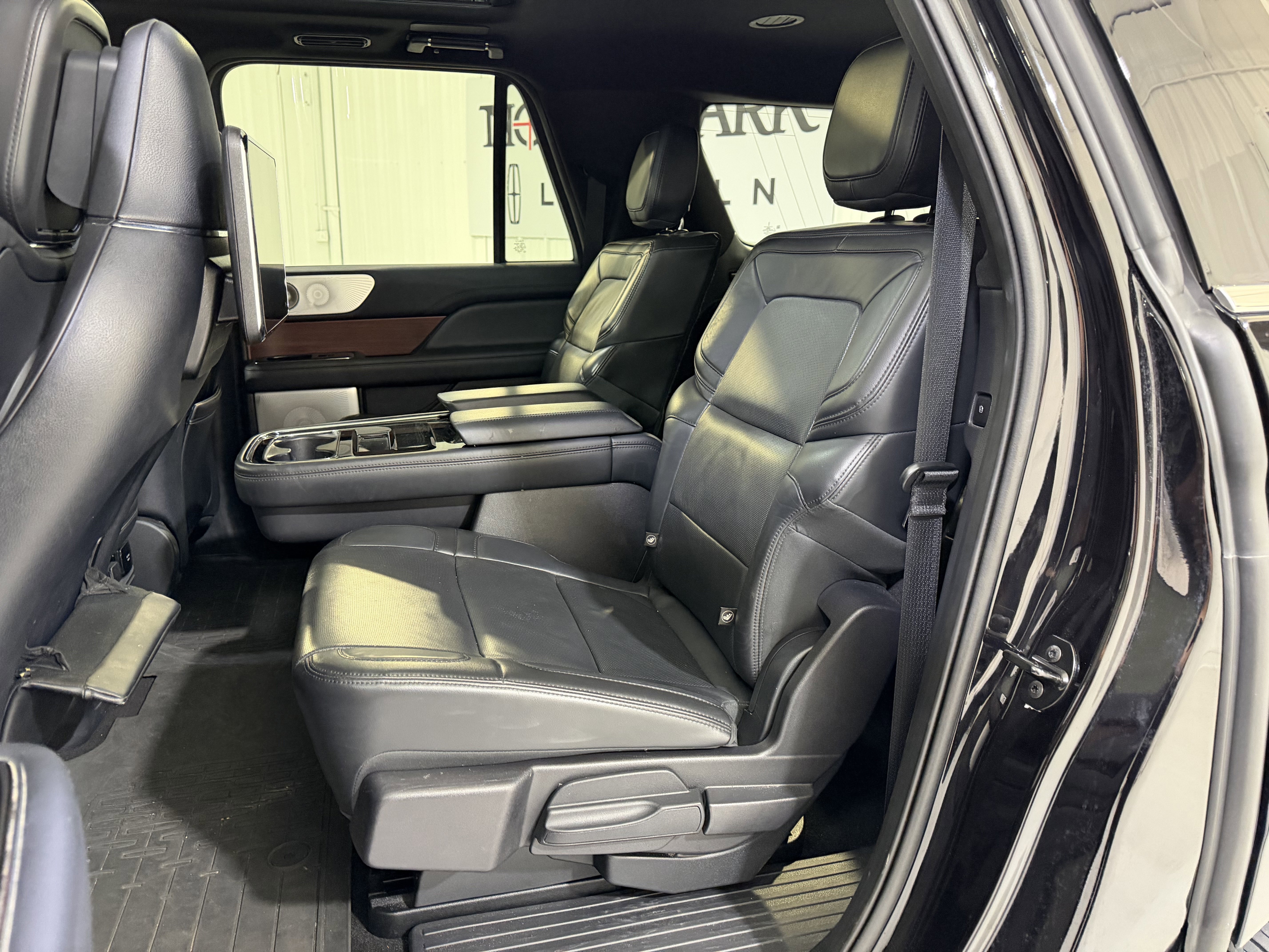 Used 2023 Lincoln Navigator L Reserve AWD/4WD image 11