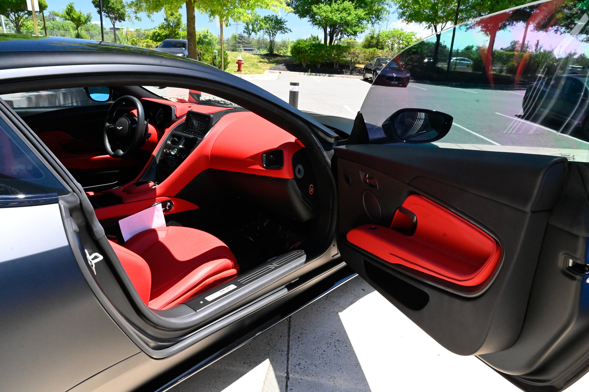 Used 2021 Aston Martin DB11 Coupe RWD image 38