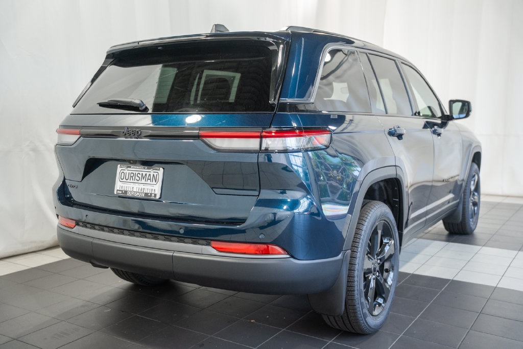 New 2026 Jeep Grand Cherokee Limited w/ Limited Altitude Package AWD/4WD image 4