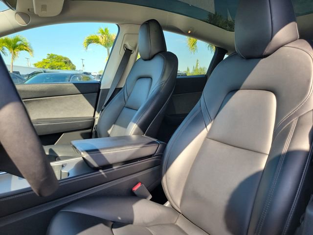 Used 2022 Tesla Model Y Long Range image 19