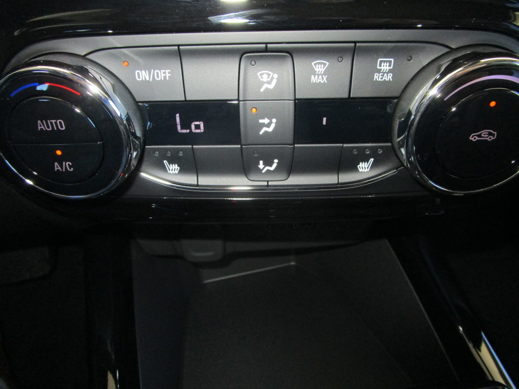 Used 2025 Chevrolet Trax ACTIV FWD image 32