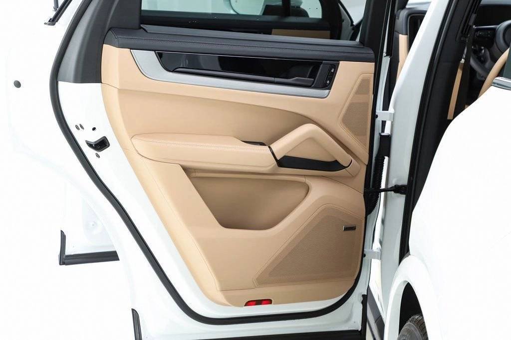 New 2026 Porsche Cayenne S image 36