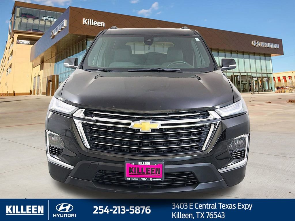 Used 2022 Chevrolet Traverse LT image 2