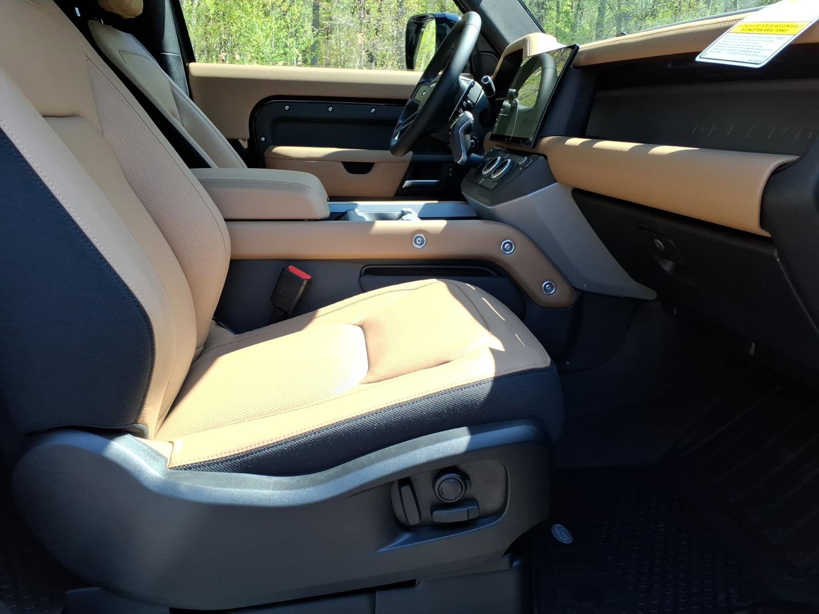 New 2026 Land Rover Defender 90 V8 AWD/4WD image 3