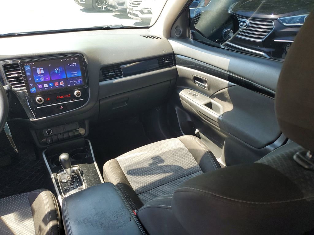 Used 2020 Mitsubishi Outlander ES FWD image 20