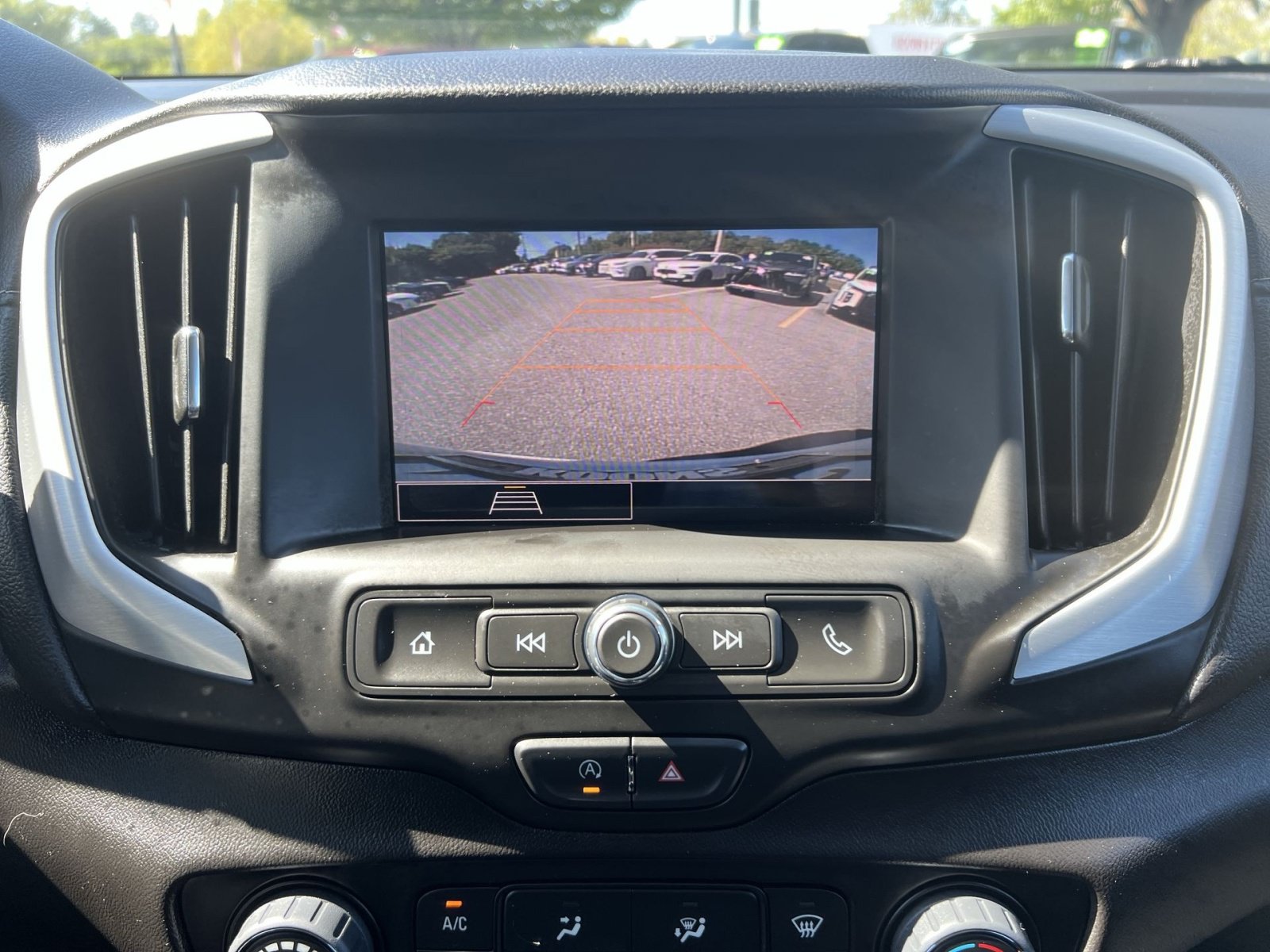 Used 2024 GMC Terrain SLE FWD image 18