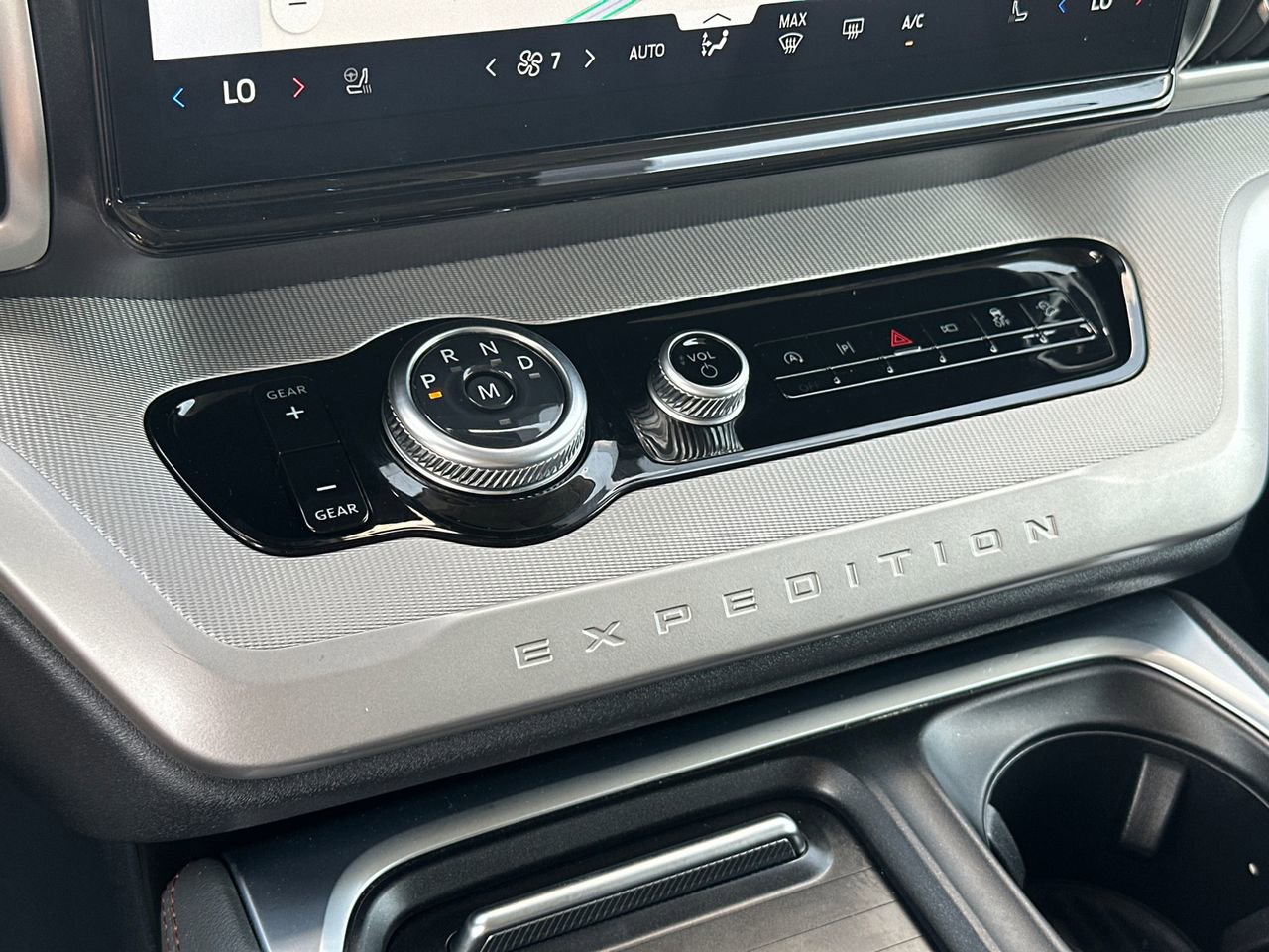 Certified 2025 Ford Expedition Active AWD/4WD image 33