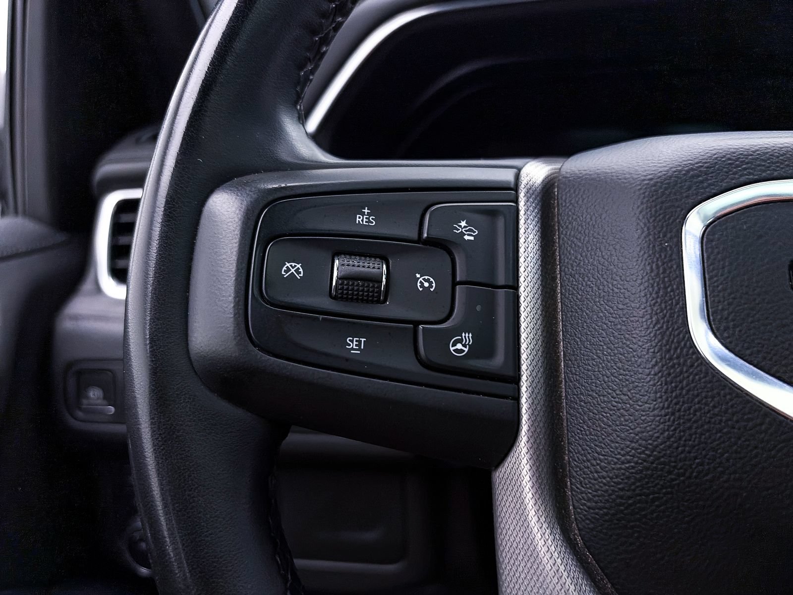 Used 2023 GMC Yukon XL Denali AWD/4WD image 31