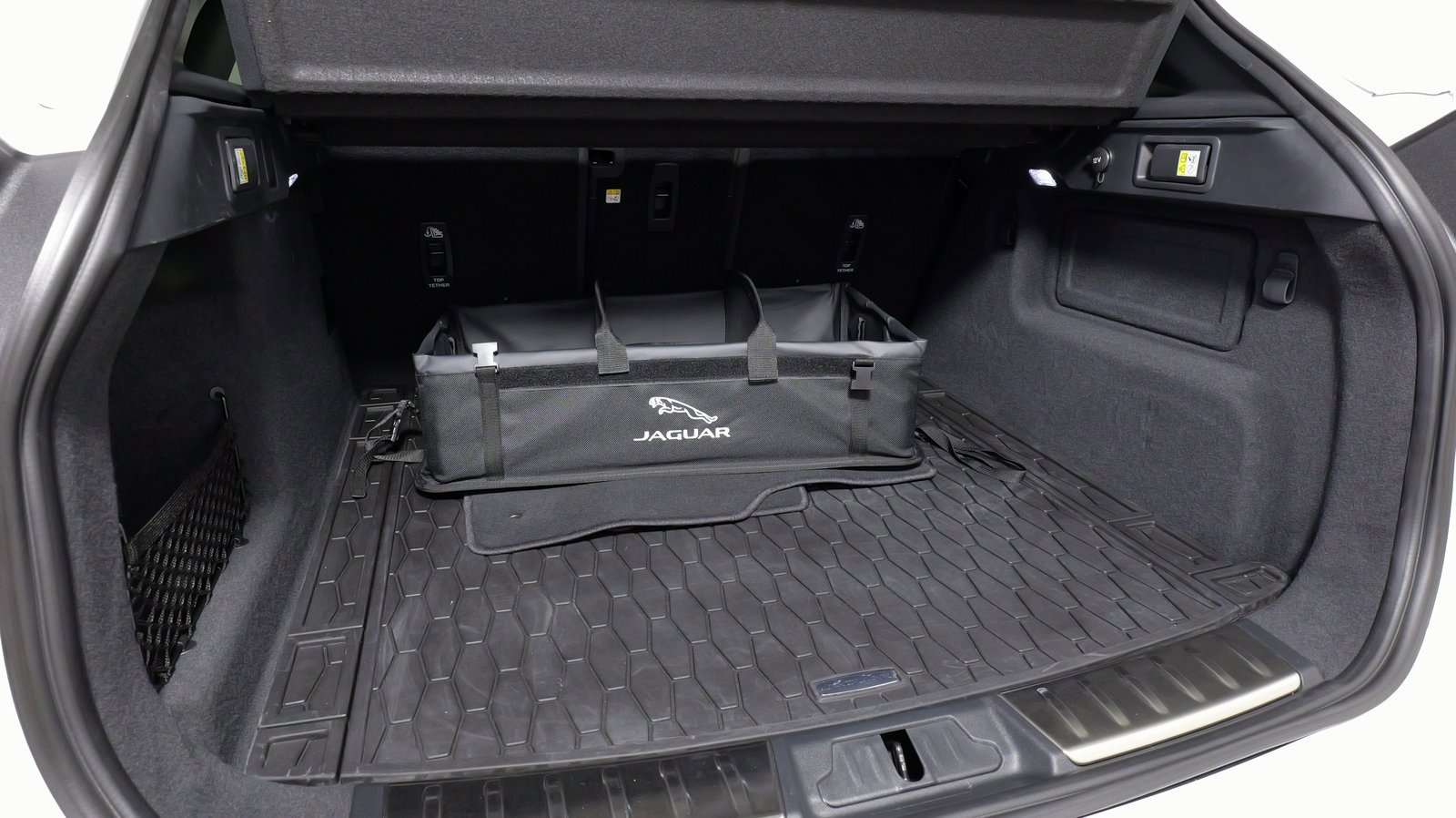 Used 2025 Jaguar F-PACE R-Dynamic S image 75