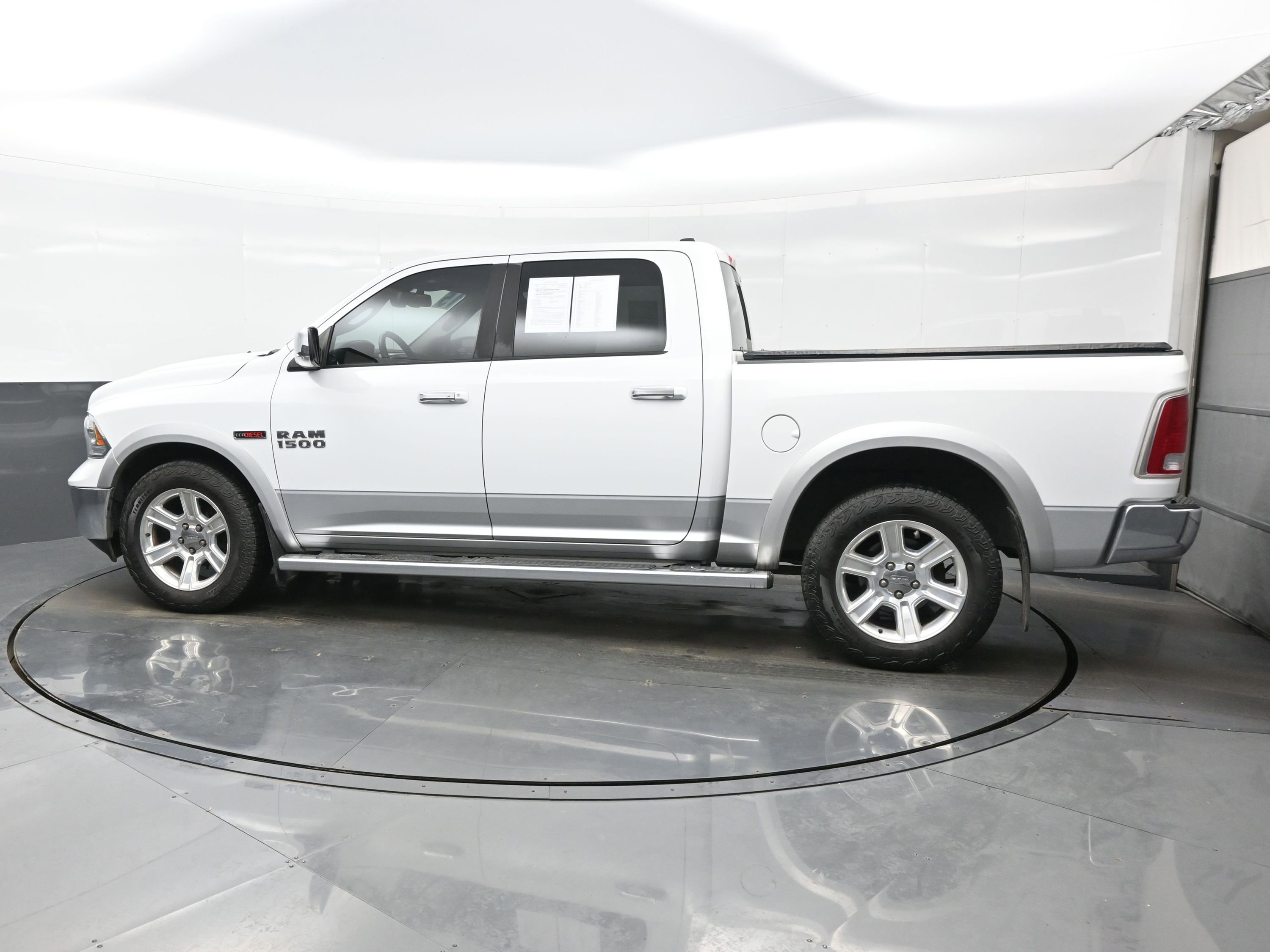 Used 2015 RAM 1500 Laramie image 3