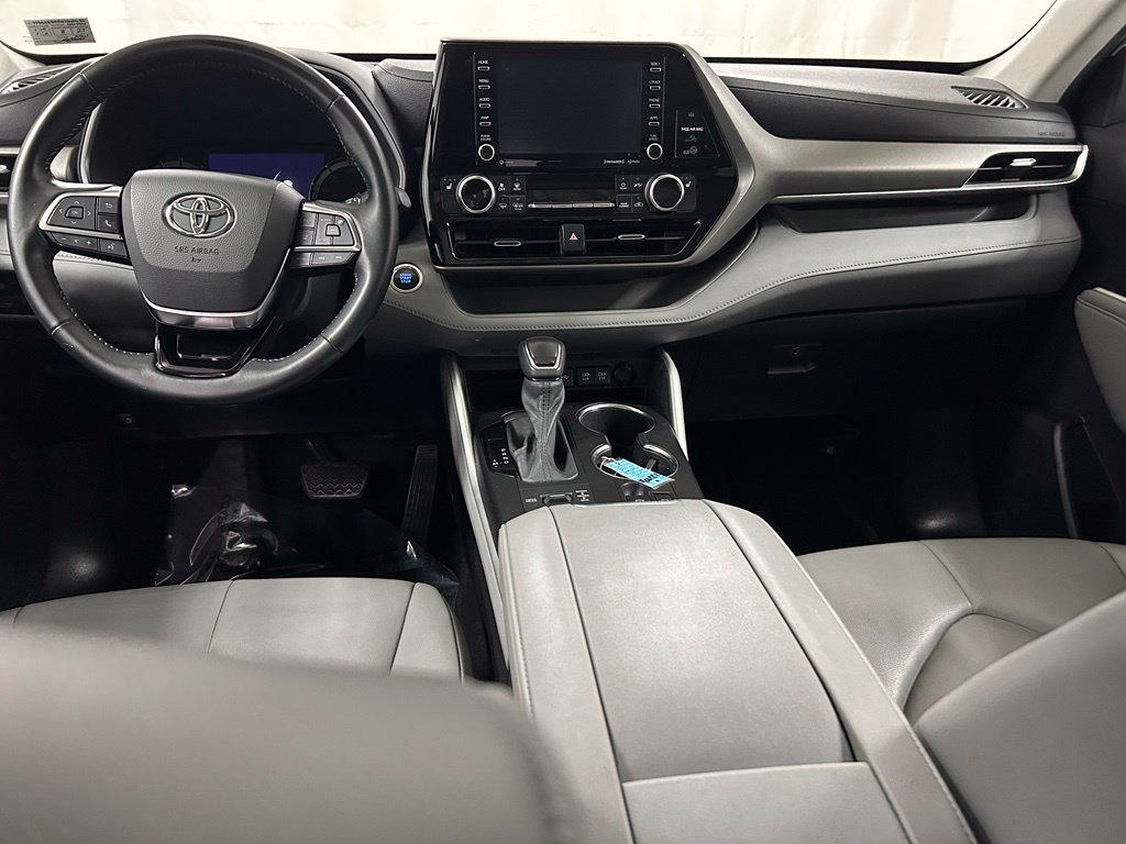 Certified 2021 Toyota Highlander XLE AWD/4WD image 16
