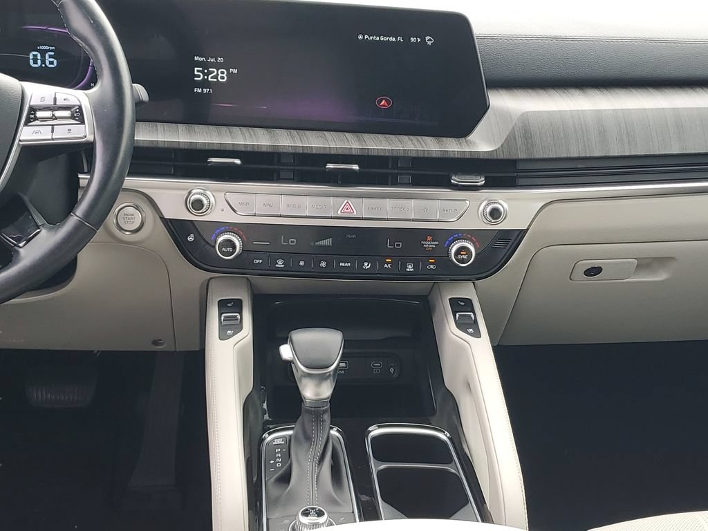 Used 2025 Kia Telluride EX w/ EX Captain's Chair Package AWD/4WD image 15