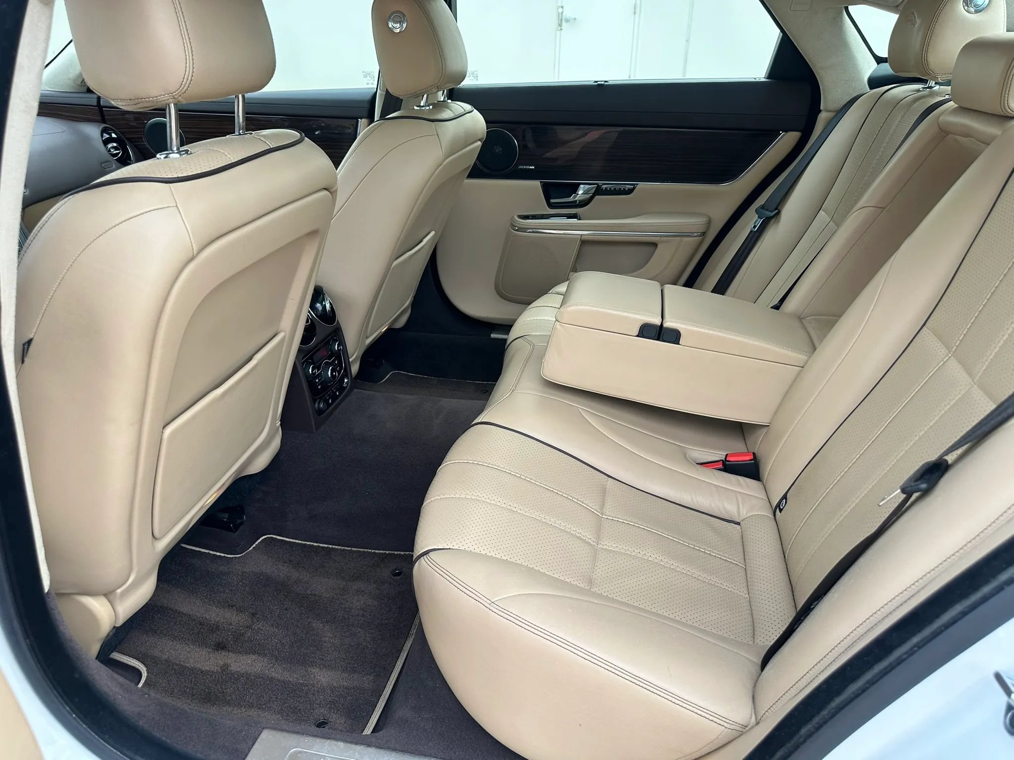Used 2013 Jaguar XJ L Portfolio RWD image 19