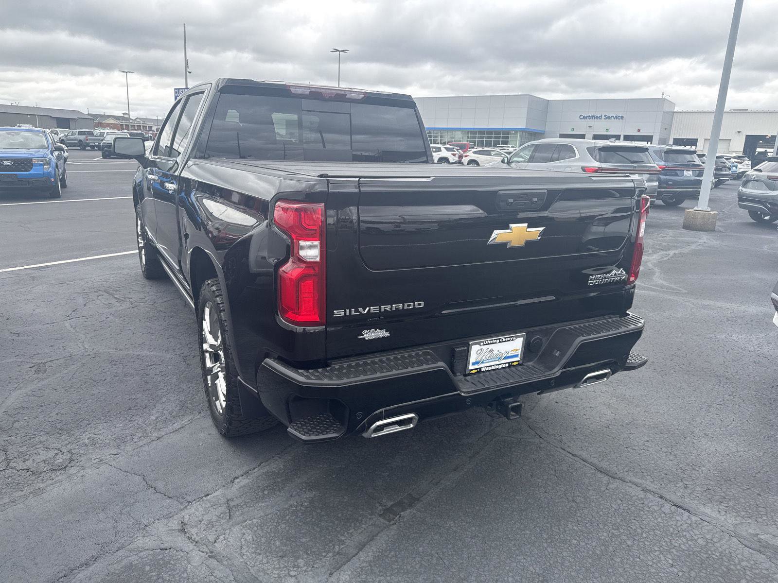 Used 2025 Chevrolet Silverado 1500 High Country AWD/4WD image 4