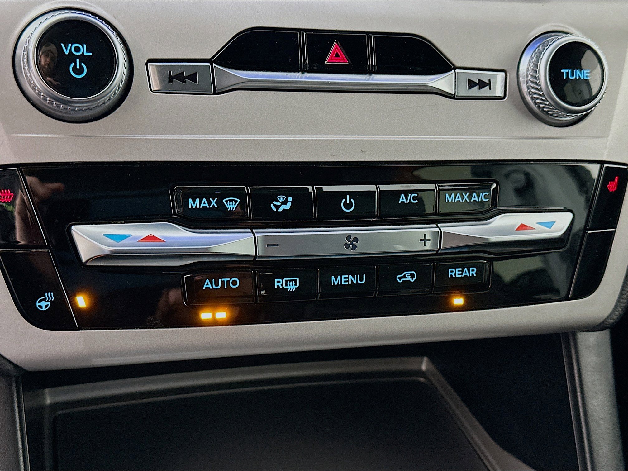 Used 2023 Ford Explorer XLT w/ Equipment Group 202A image 23