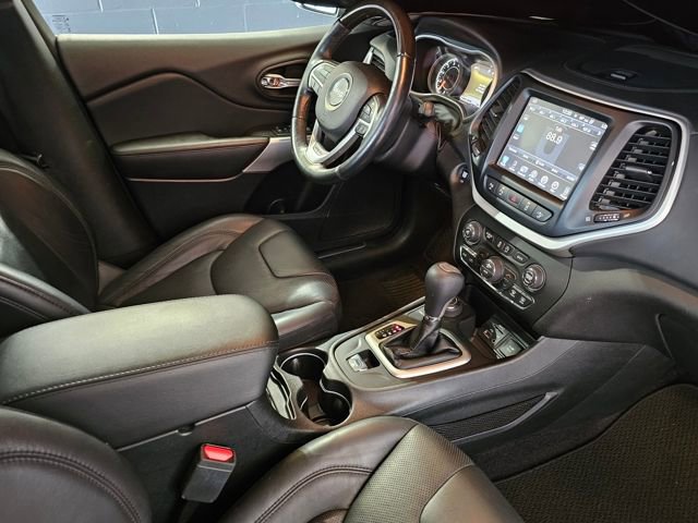 Used 2018 Jeep Cherokee Overland w/ Technology Group image 36