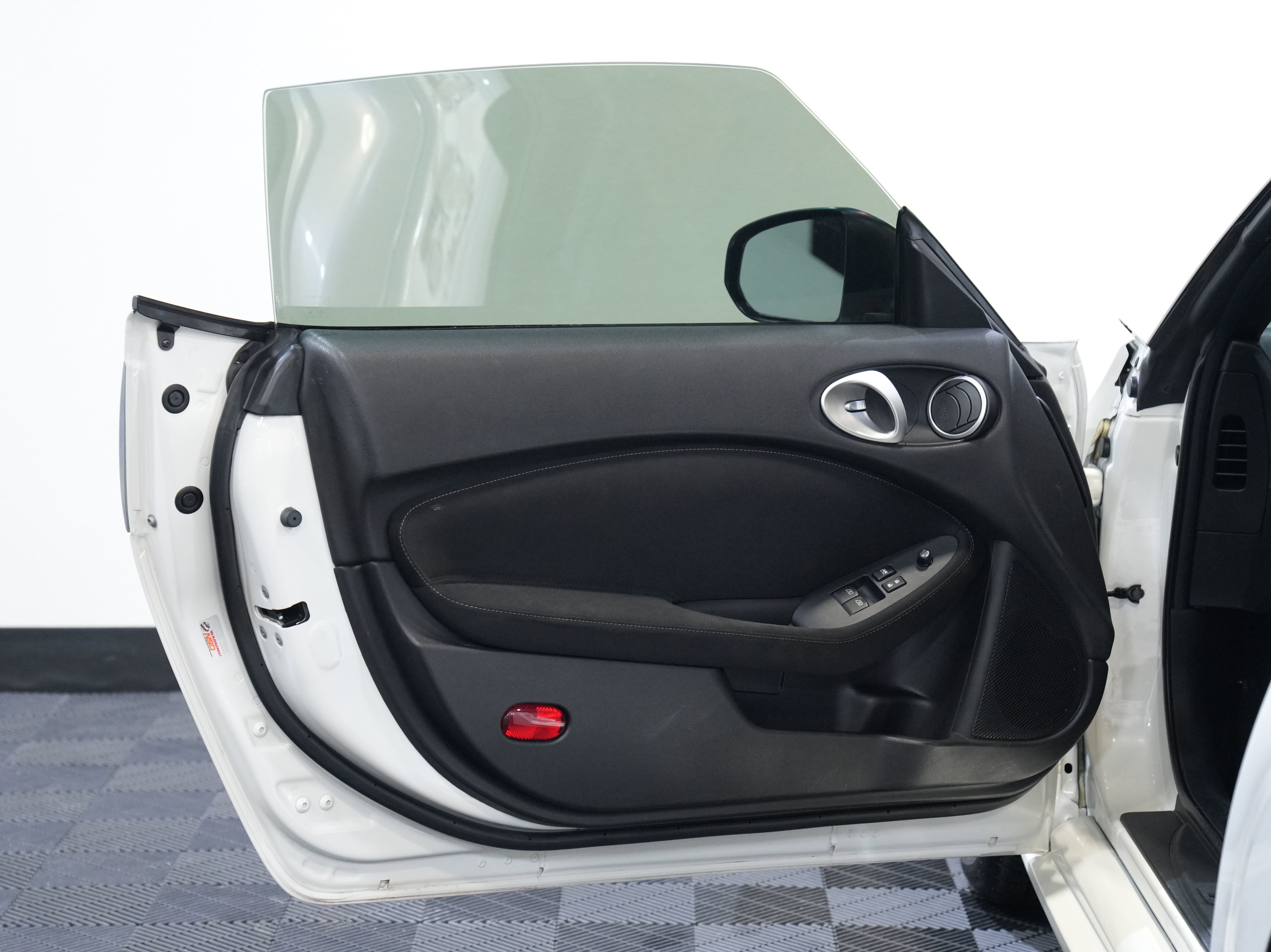 Used 2016 Nissan 370Z Touring RWD image 20
