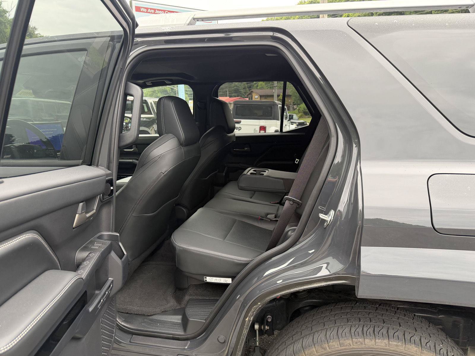 Used 2025 Toyota 4Runner Limited AWD/4WD image 39