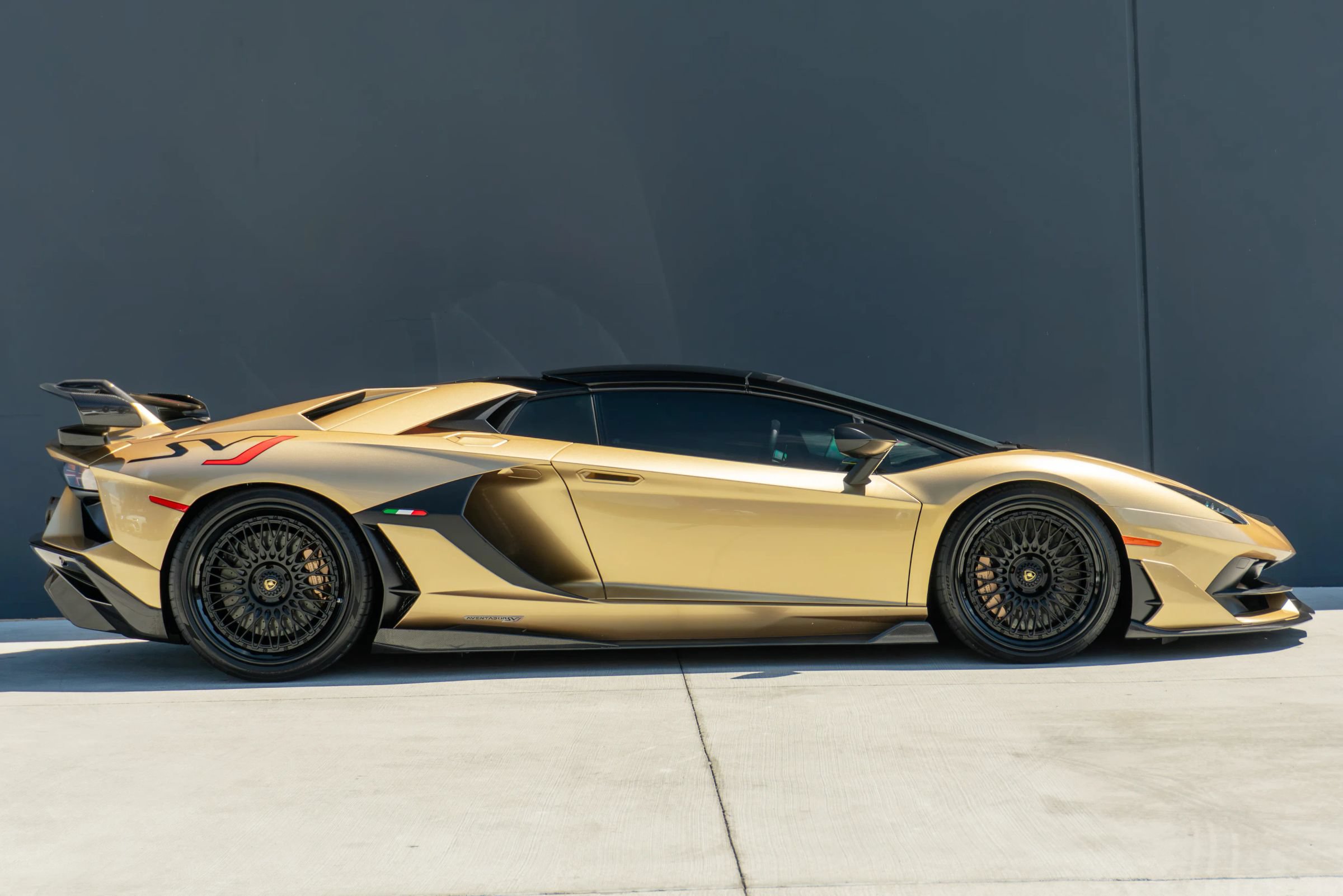 Used 2020 Lamborghini Aventador SVJ AWD/4WD image 8