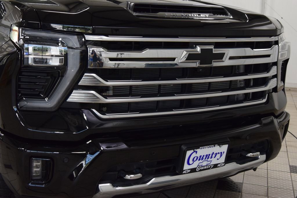 Used 2024 Chevrolet Silverado 2500 High Country w/ Technology Package AWD/4WD image 13
