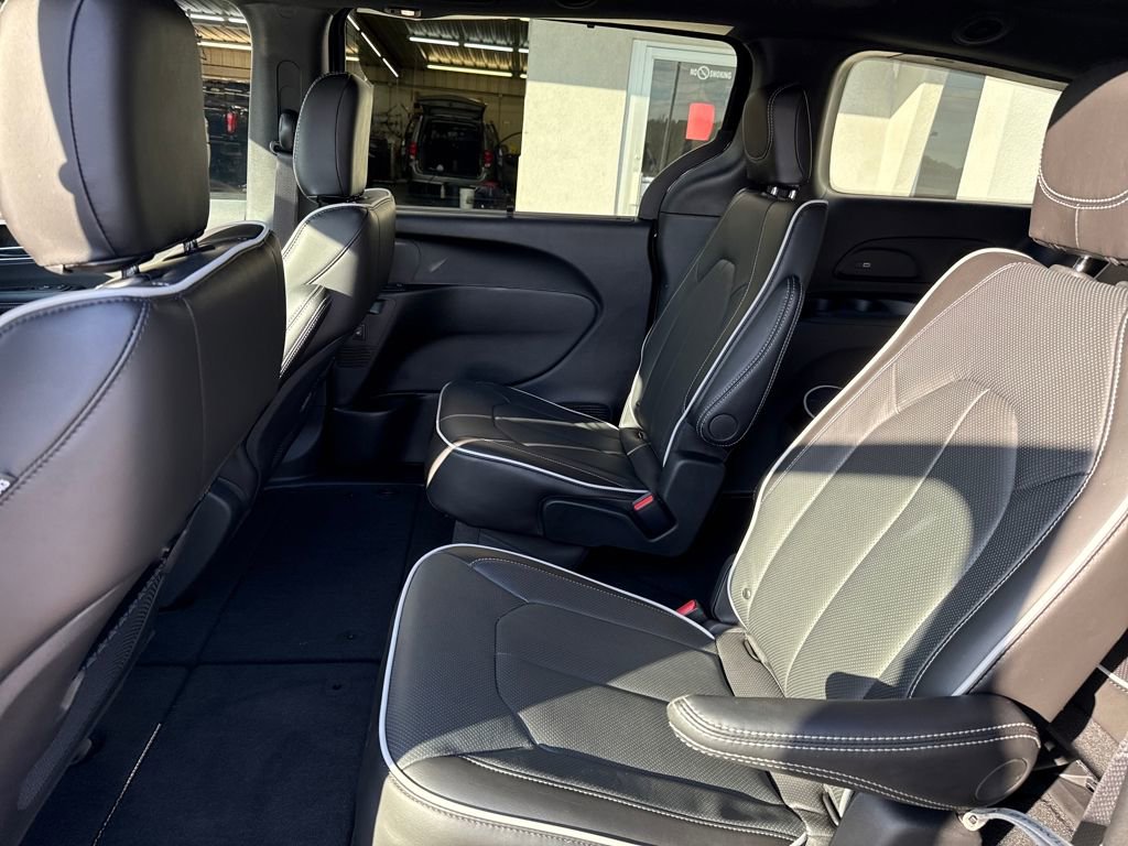 New 2026 Chrysler Pacifica Limited w/ S Appearance Package AWD/4WD image 25