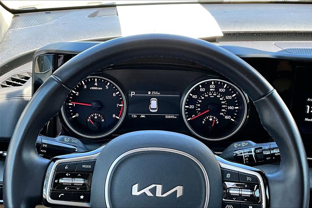 Used 2024 Kia Carnival EX image 15