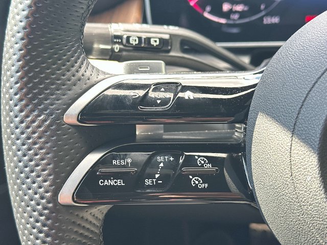 Used 2025 Mercedes-Benz GLC 300 4MATIC image 21