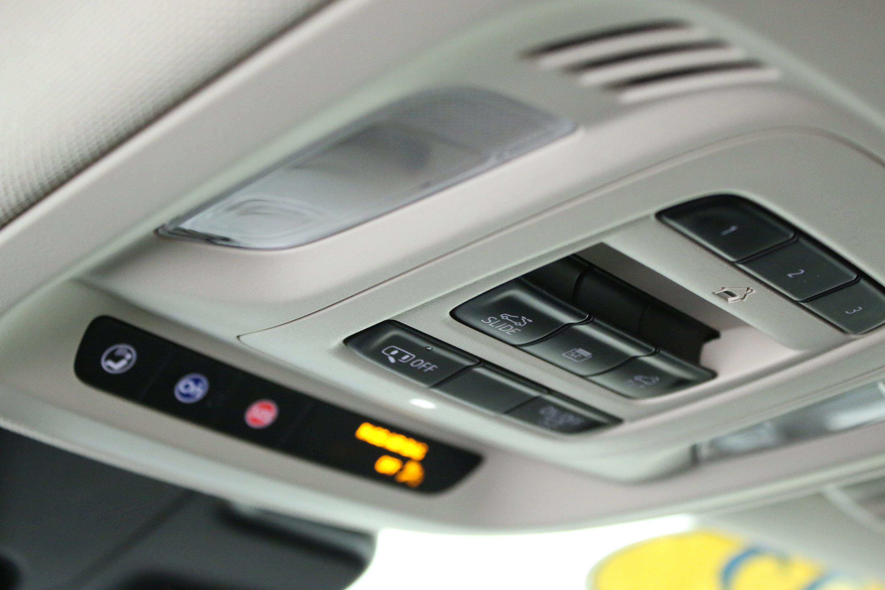 Used 2022 Buick Envision Avenir w/ Technology Package II image 21