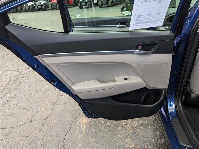 Used 2020 Hyundai Elantra SE FWD image 11