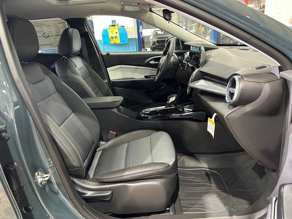 New 2026 Chevrolet Trax LT w/ Sunroof Package FWD image 35