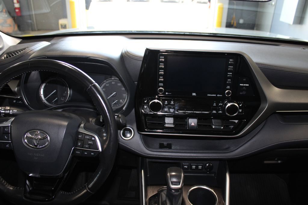 Used 2021 Toyota Highlander Limited AWD/4WD image 24