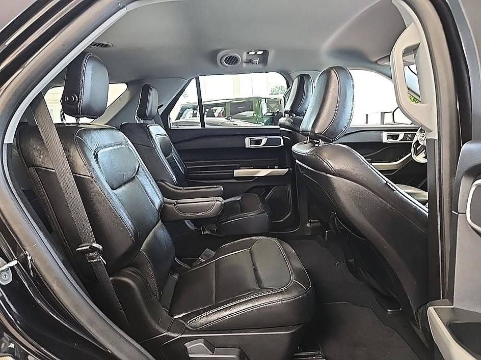 Used 2020 Ford Explorer XLT w/ Equipment Group 202A AWD/4WD image 34