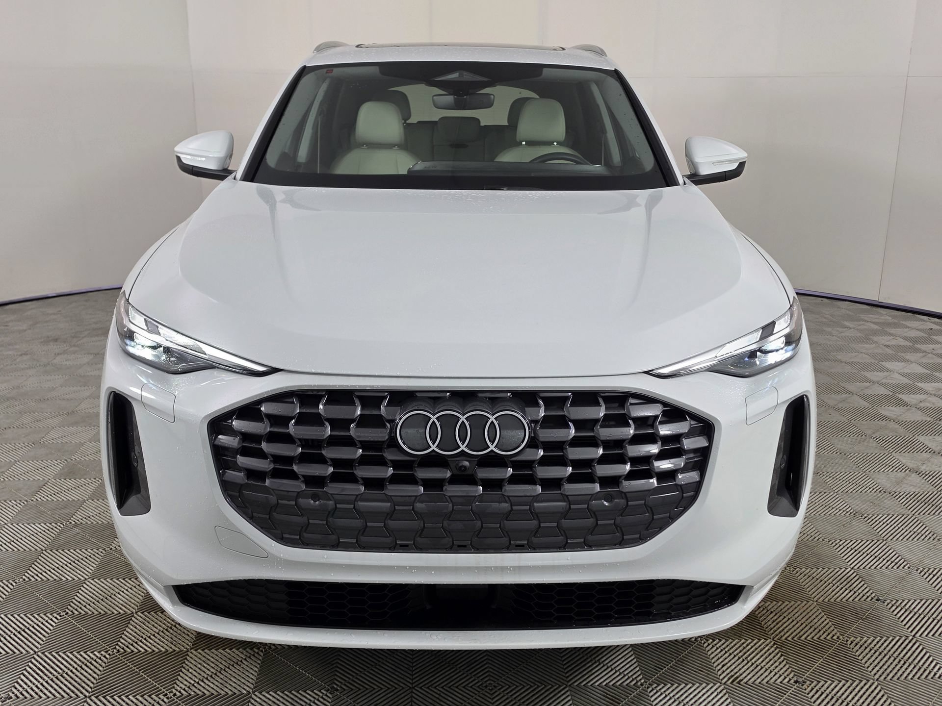 Used 2025 Audi Q5 Premium w/ Convenience Package AWD/4WD image 2