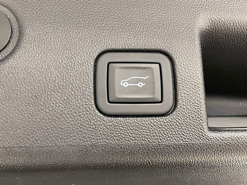 Used 2023 Chevrolet Equinox Premier AWD/4WD image 13