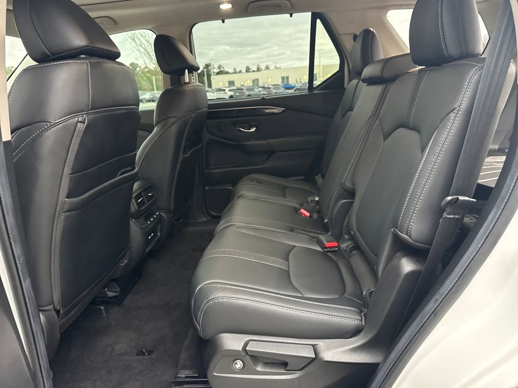 Certified 2025 Honda Pilot Touring image 19