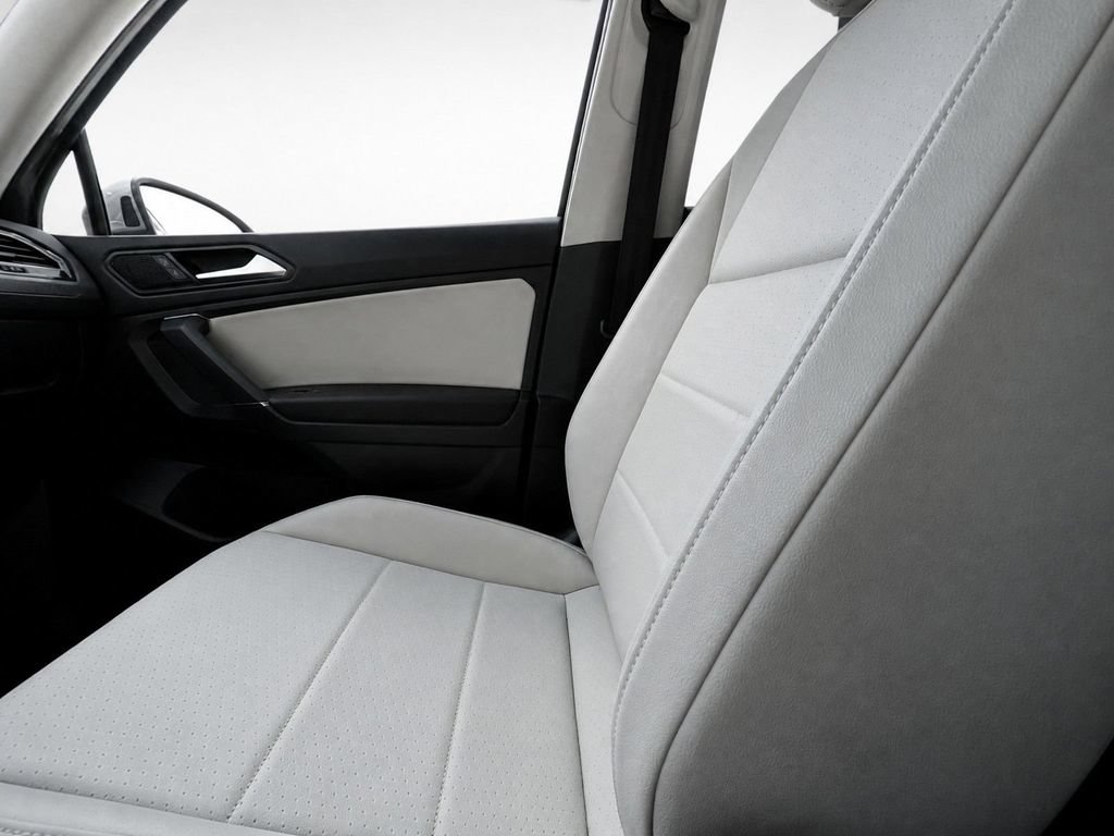 Used 2020 Volkswagen Tiguan SEL w/ Tiguan Two-Row MDO Package AWD/4WD image 25