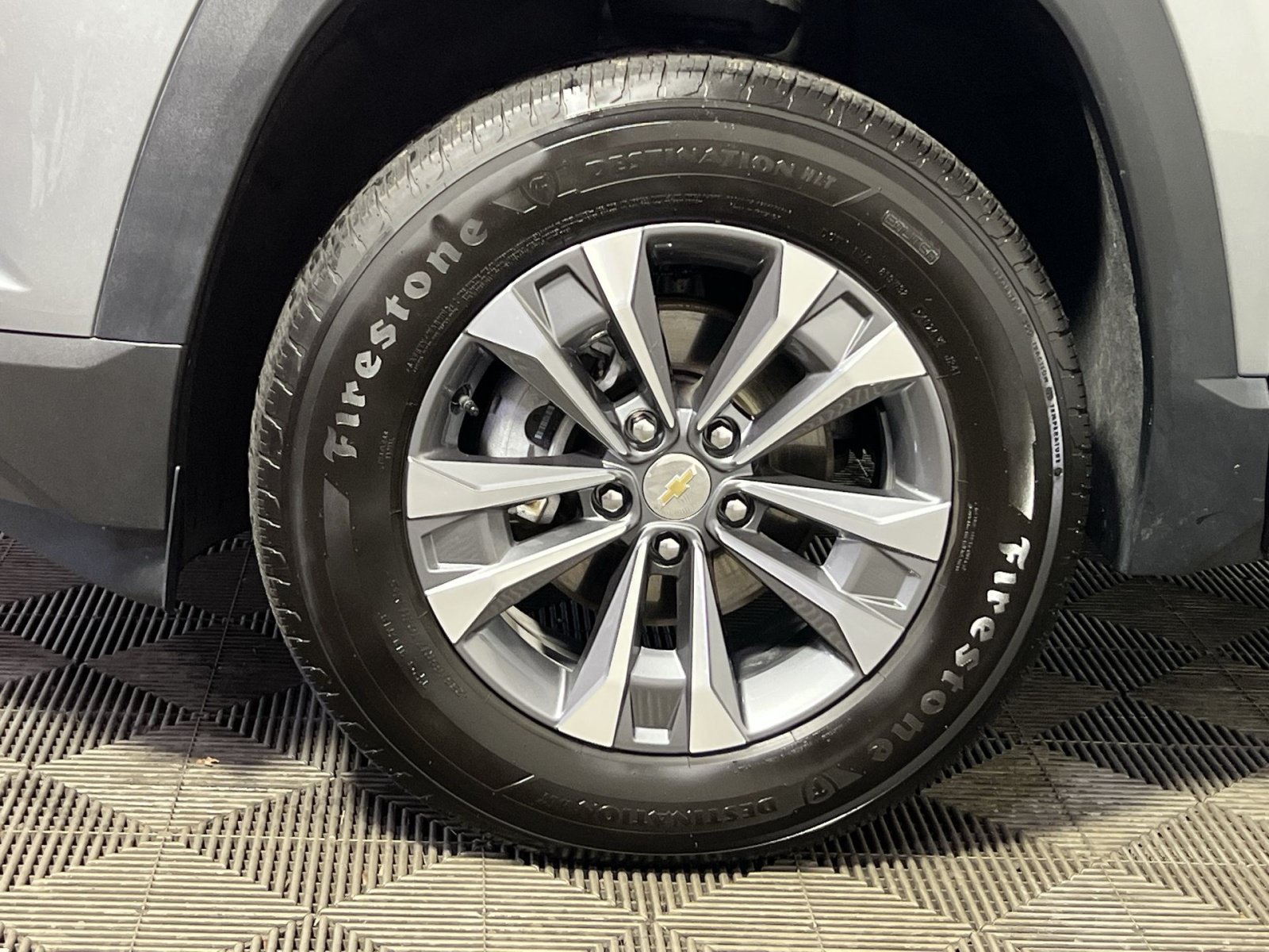 Used 2025 Chevrolet Equinox LT FWD image 12