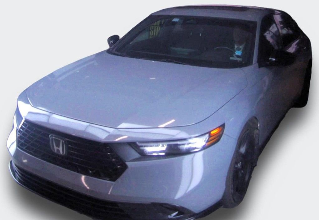 Used 2023 Honda Accord Sport image 4