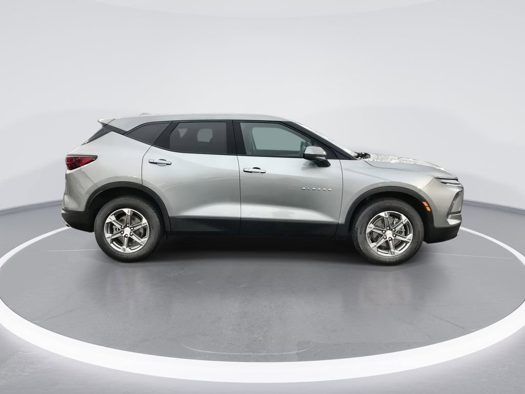 Used 2023 Chevrolet Blazer LT image 9