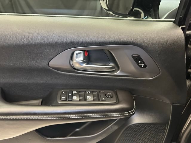Used 2026 Chrysler Pacifica Select FWD image 22
