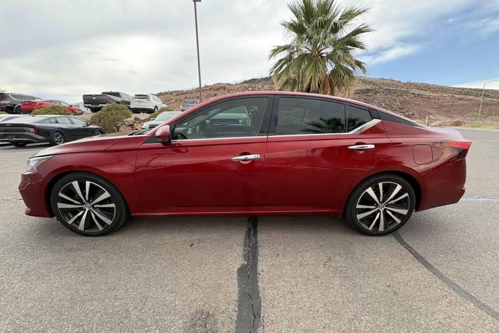 Used 2019 Nissan Altima 2.5 Platinum FWD image 2