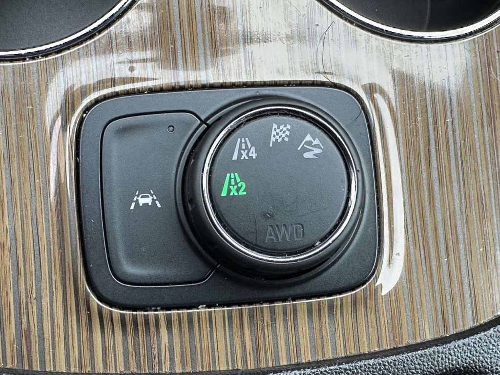 Used 2023 GMC Acadia SLE image 27