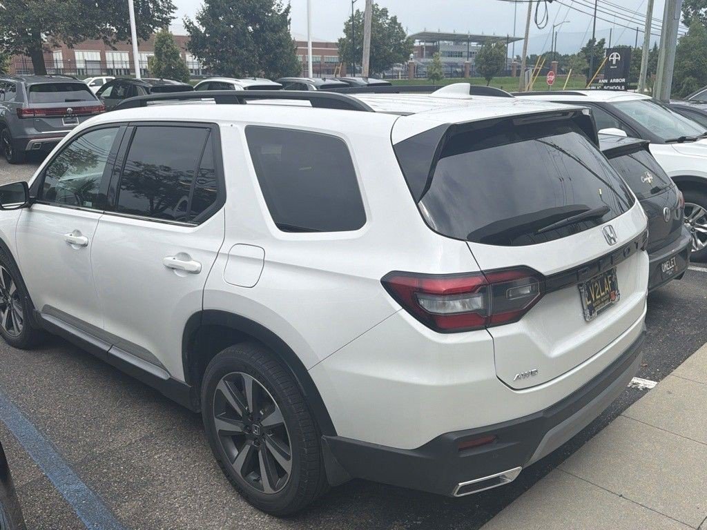 Certified 2024 Honda Pilot Touring image 8